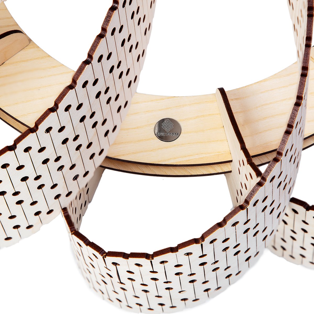 NOOR taklampa i björk detaljbild från sida